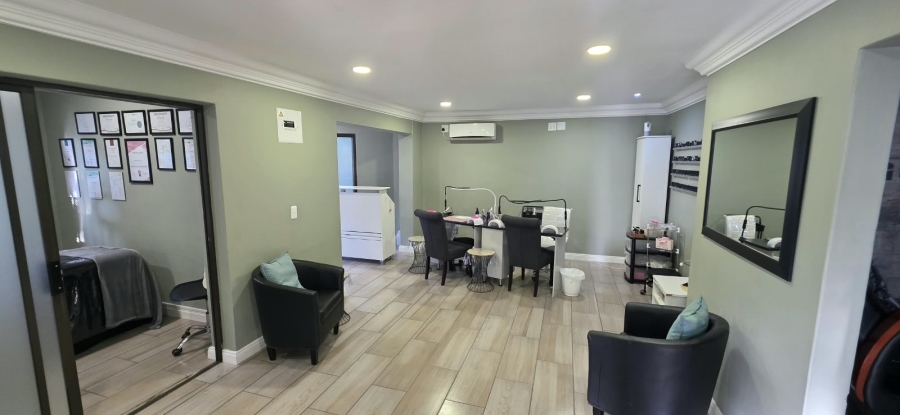 6 Bedroom Property for Sale in Parys Free State